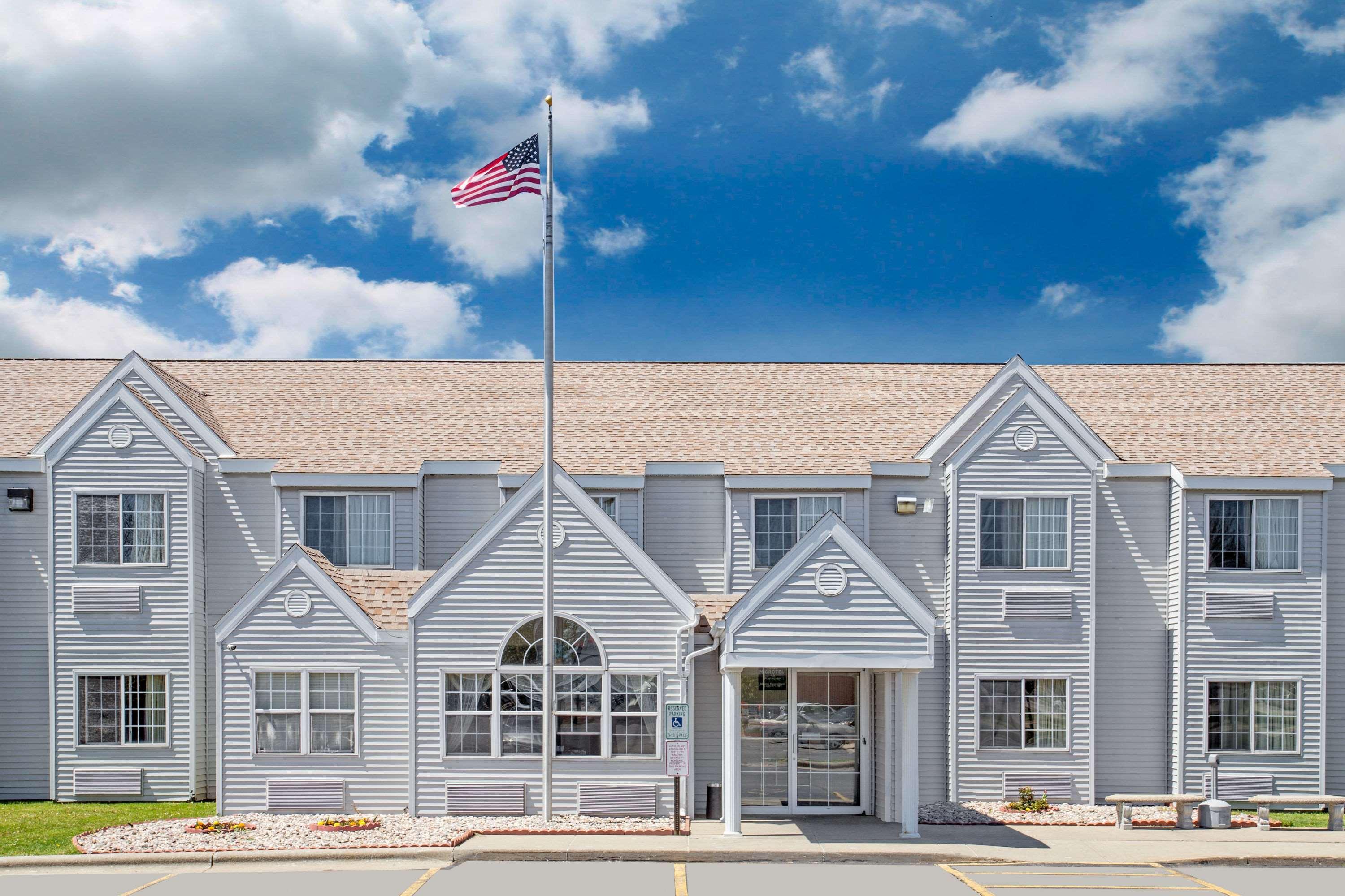 Microtel Inn By Wyndham Janesville Dış mekan fotoğraf