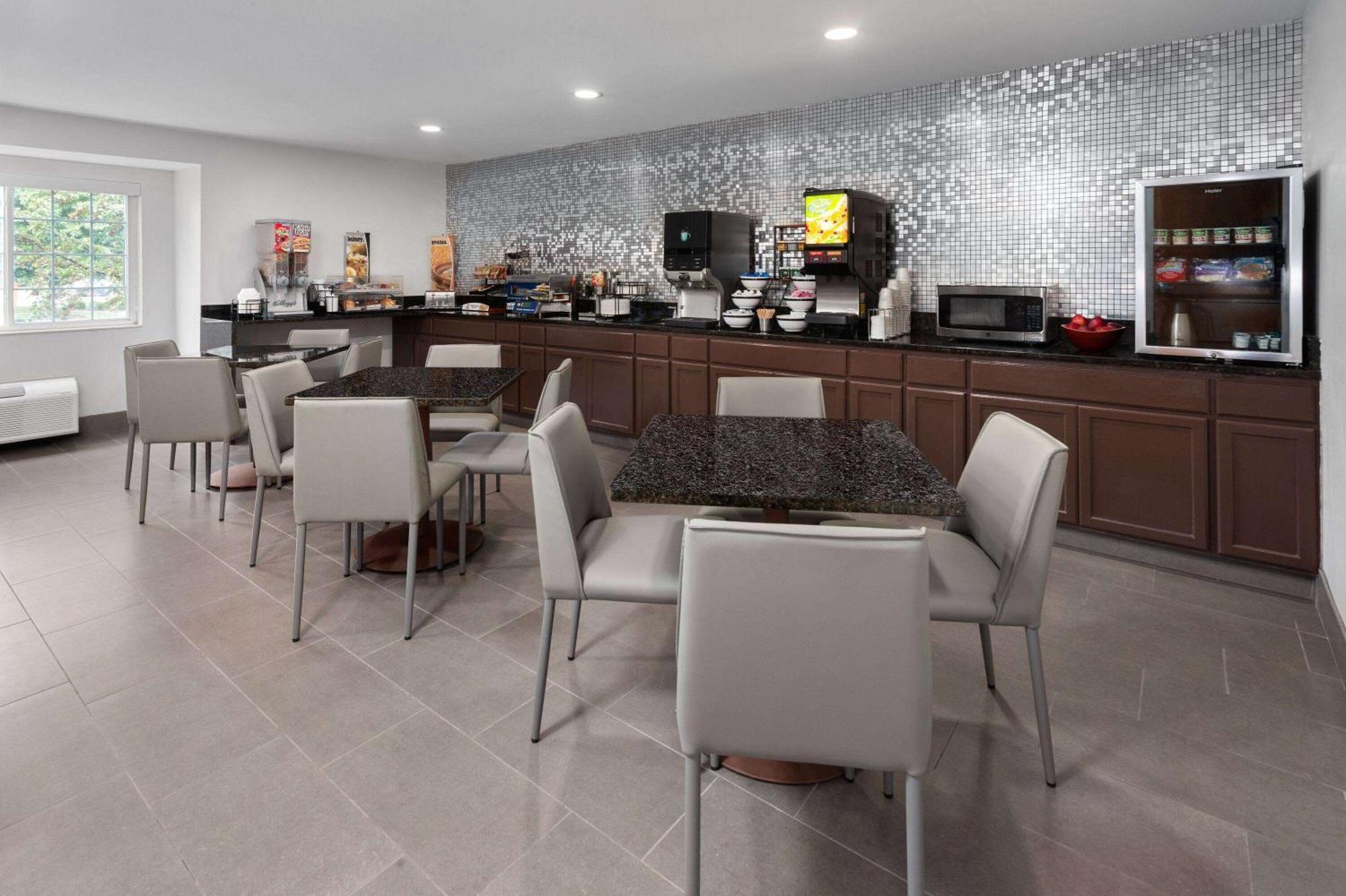 Microtel Inn By Wyndham Janesville Dış mekan fotoğraf