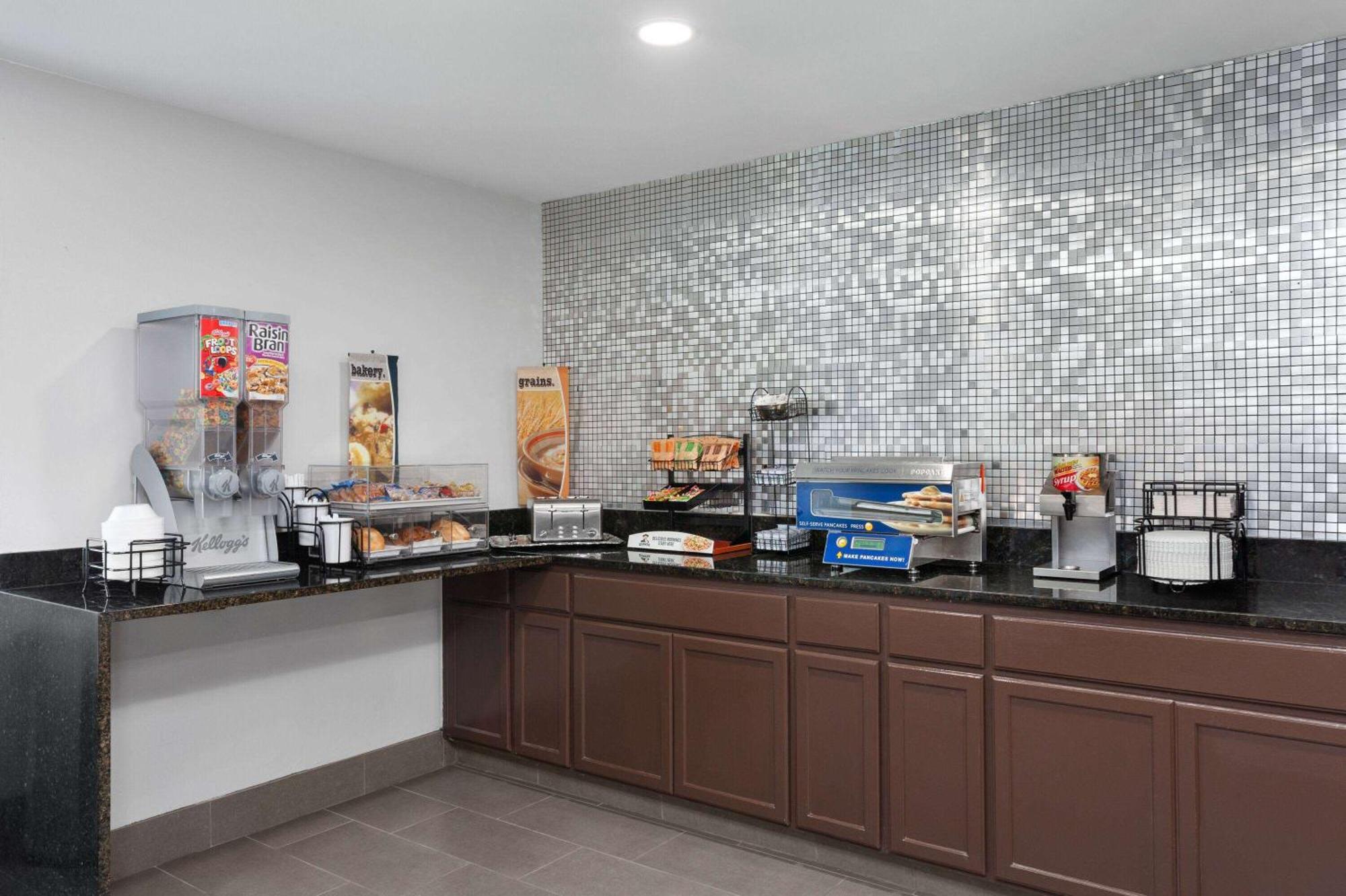 Microtel Inn By Wyndham Janesville Dış mekan fotoğraf