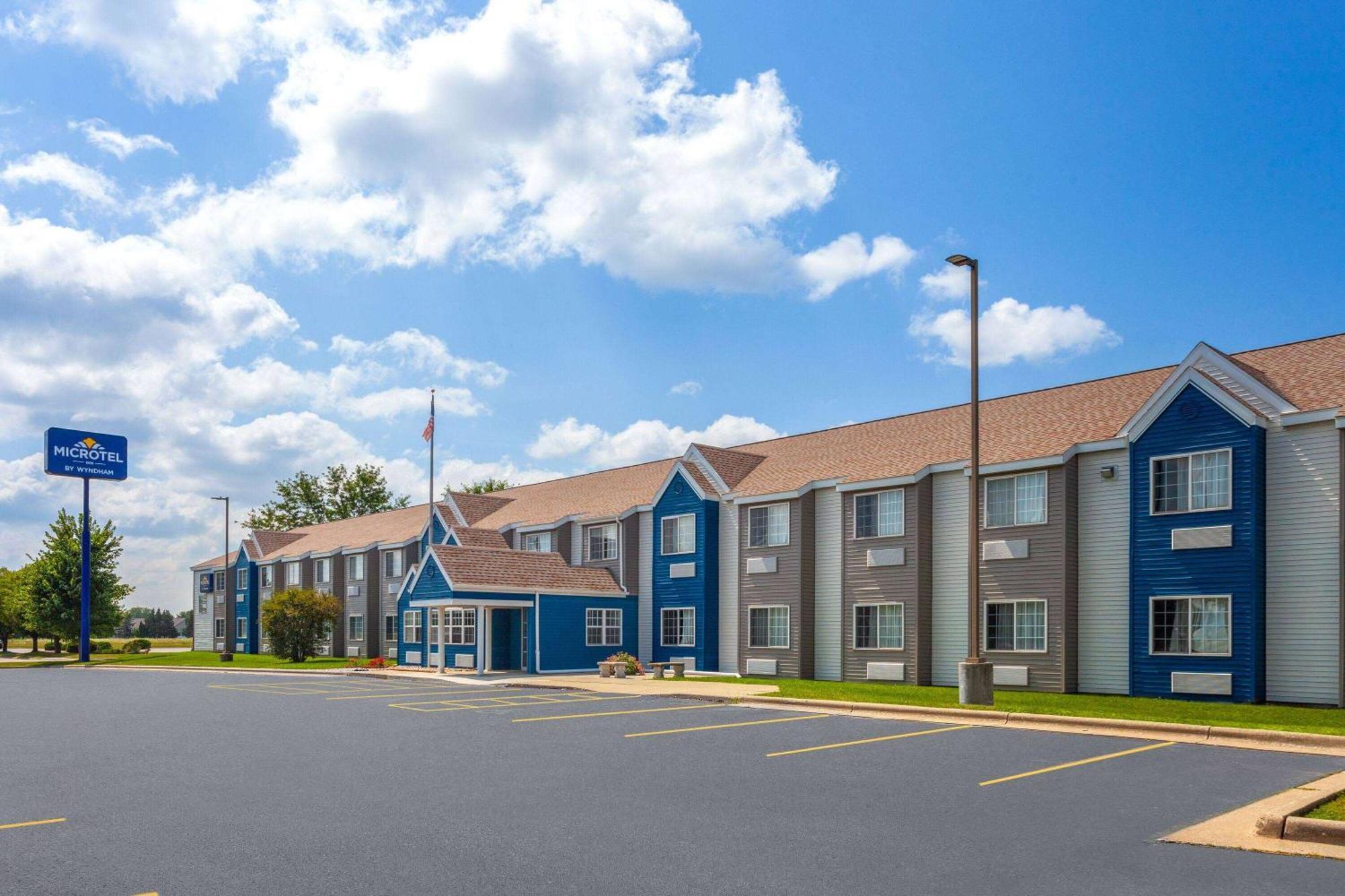 Microtel Inn By Wyndham Janesville Dış mekan fotoğraf